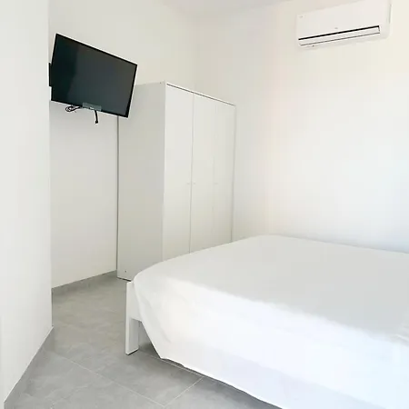 Dimora Dana Bed & Breakfast 3*